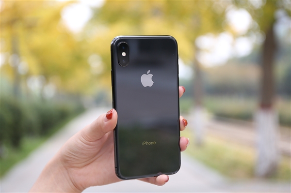 苹果疯狂准备OLED屏：新iPhone X出货量要破纪录